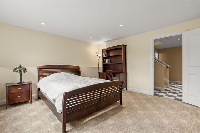 127 Johnson Woods Dr 127, Reading, MA 01867