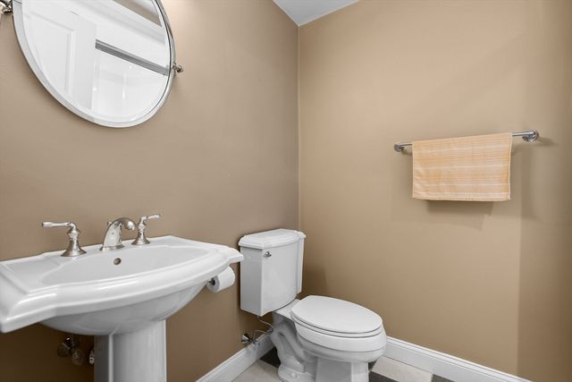 127 Johnson Woods Dr 127, Reading, MA 01867