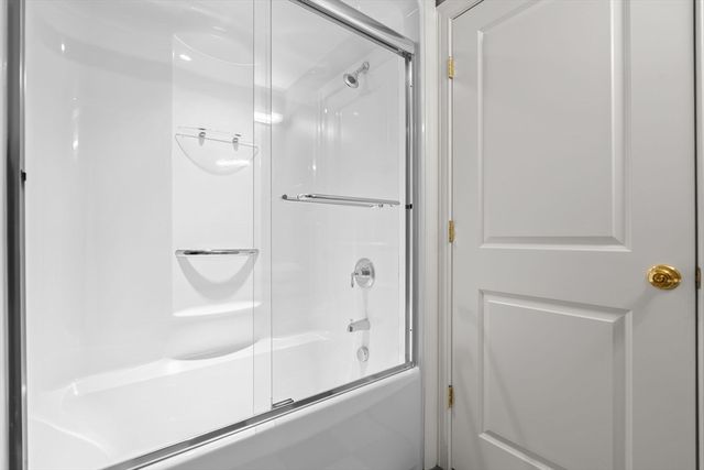 127 Johnson Woods Dr 127, Reading, MA 01867
