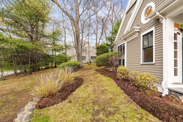 127 Johnson Woods Dr 127, Reading, MA 01867