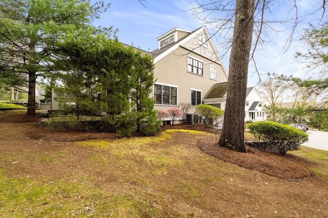 127 Johnson Woods Dr 127, Reading, MA 01867