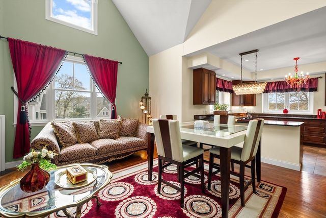 127 Johnson Woods Dr 127, Reading, MA 01867