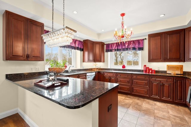 127 Johnson Woods Dr 127, Reading, MA 01867