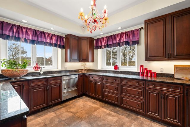 127 Johnson Woods Dr 127, Reading, MA 01867