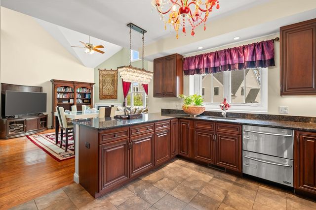 127 Johnson Woods Dr 127, Reading, MA 01867