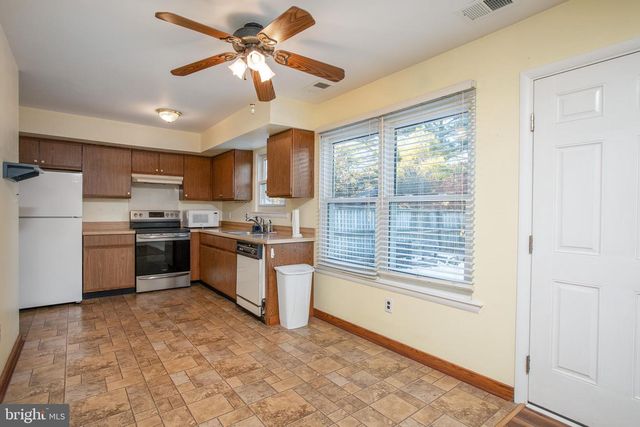 225 CEDAR DR, Quakertown, PA 18951