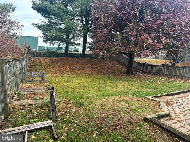 225 CEDAR DR, Quakertown, PA 18951