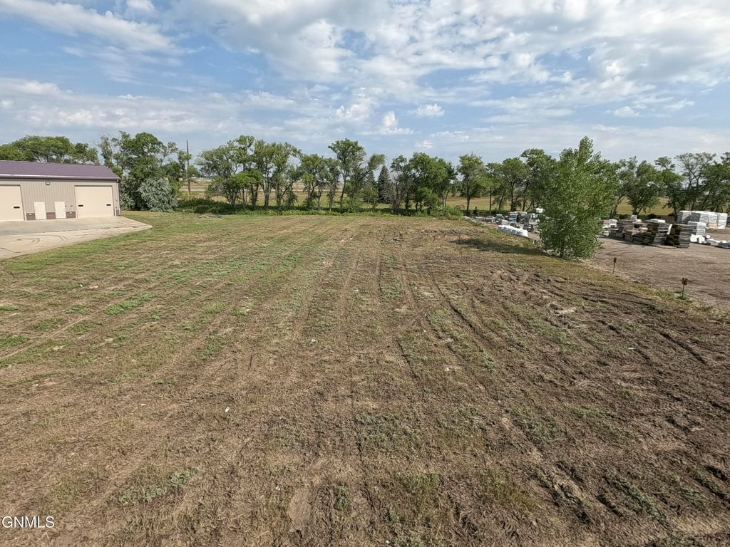 4222 Hagen Avenue, Bismarck, ND 58504 photo 3