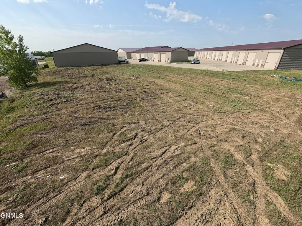 4222 Hagen Avenue, Bismarck, ND 58504 photo 4