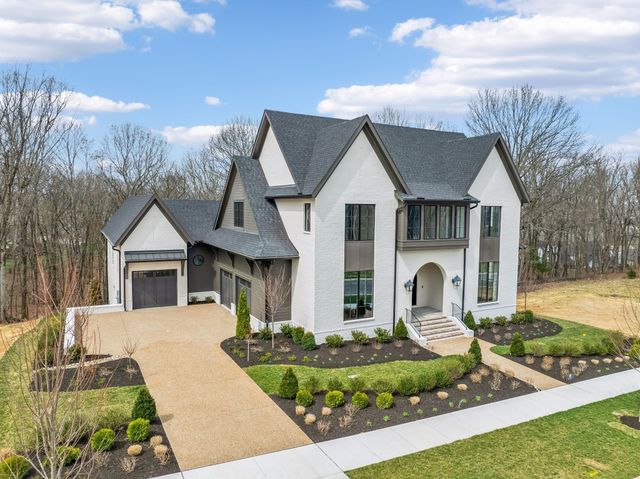 8517 Blanton Ct, College Grove, TN 37046