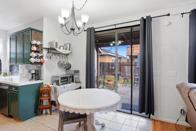 323 Nutcrest Ct, Oakdale, CA 95361