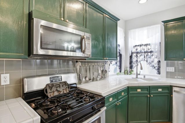 323 Nutcrest Ct, Oakdale, CA 95361