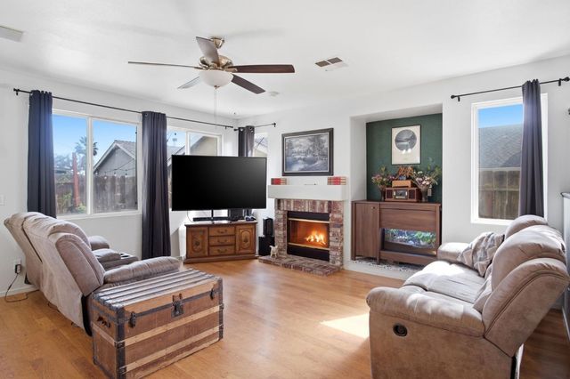 323 Nutcrest Ct, Oakdale, CA 95361