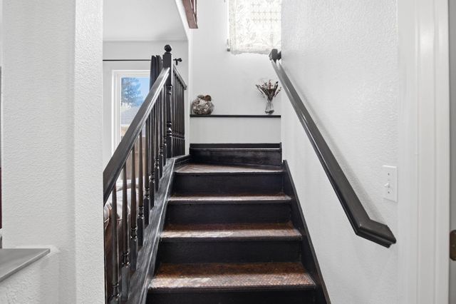 323 Nutcrest Ct, Oakdale, CA 95361