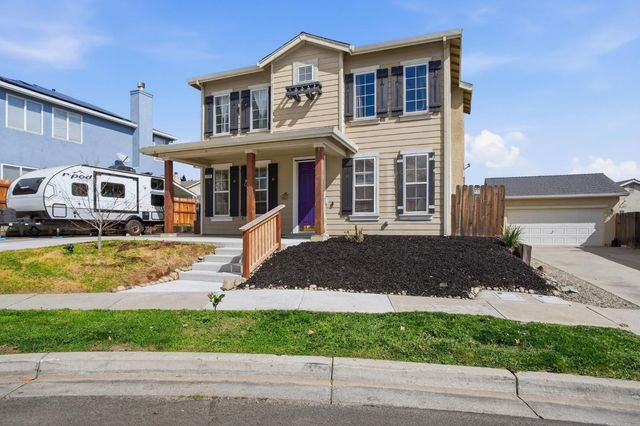 323 Nutcrest Ct, Oakdale, CA 95361