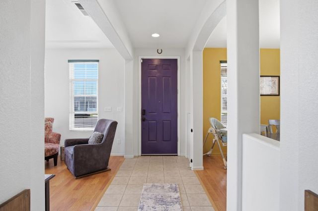 323 Nutcrest Ct, Oakdale, CA 95361