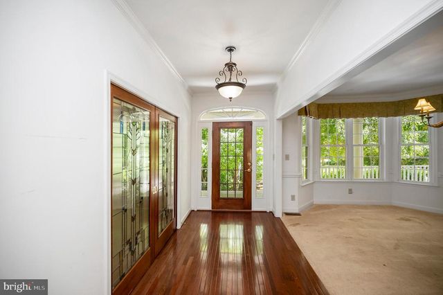 909 EASTOVER PKWY, Locust Grove, VA 22508