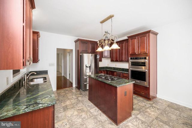 909 EASTOVER PKWY, Locust Grove, VA 22508