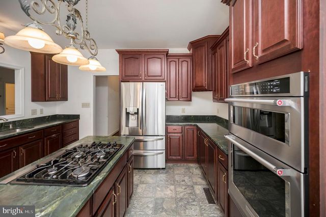 909 EASTOVER PKWY, Locust Grove, VA 22508
