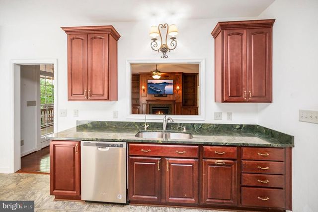 909 EASTOVER PKWY, Locust Grove, VA 22508