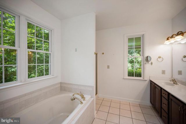 909 EASTOVER PKWY, Locust Grove, VA 22508