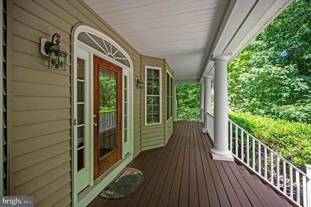 909 EASTOVER PKWY, Locust Grove, VA 22508