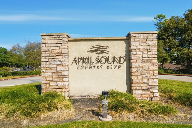 24 Lakeview Village, Conroe, TX 77356