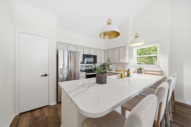 24 Lakeview Village, Conroe, TX 77356