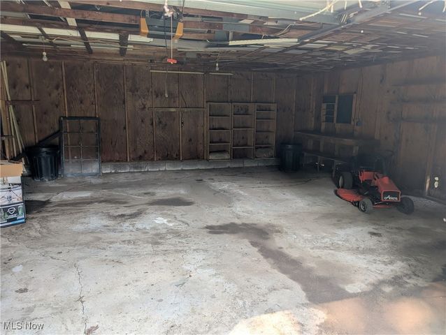 402 E Bank Street, Uhrichsville, OH 44683