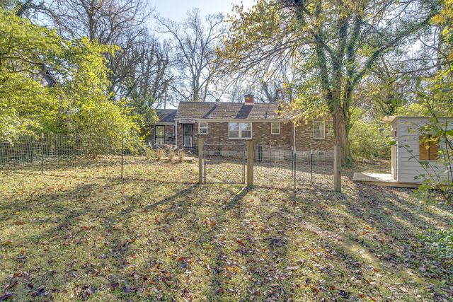 1930 Castleman Dr, Nashville, TN 37215