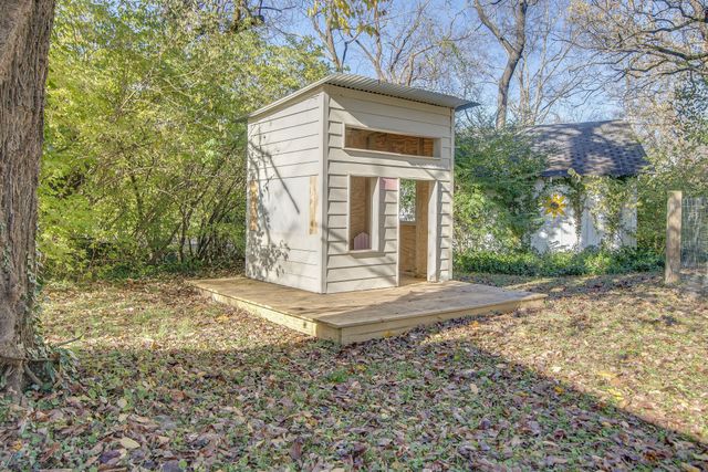 1930 Castleman Dr, Nashville, TN 37215