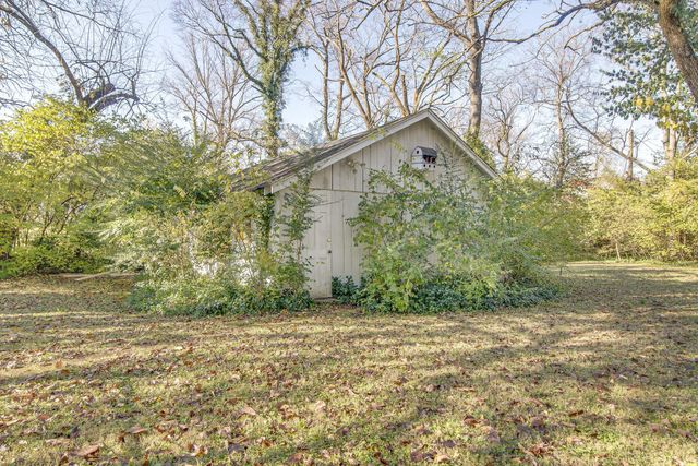 1930 Castleman Dr, Nashville, TN 37215