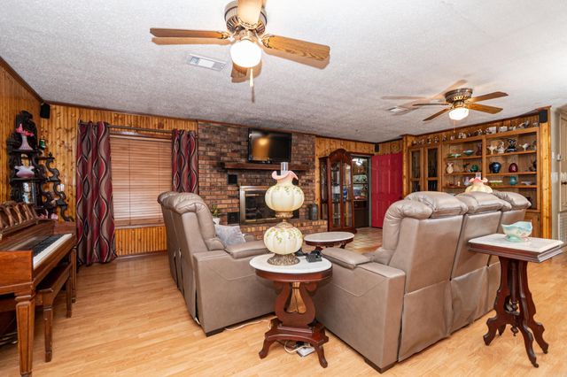 2095 N 2nd St, Felsenthal, AR 71747