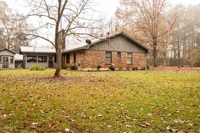 2095 N 2nd St, Felsenthal, AR 71747