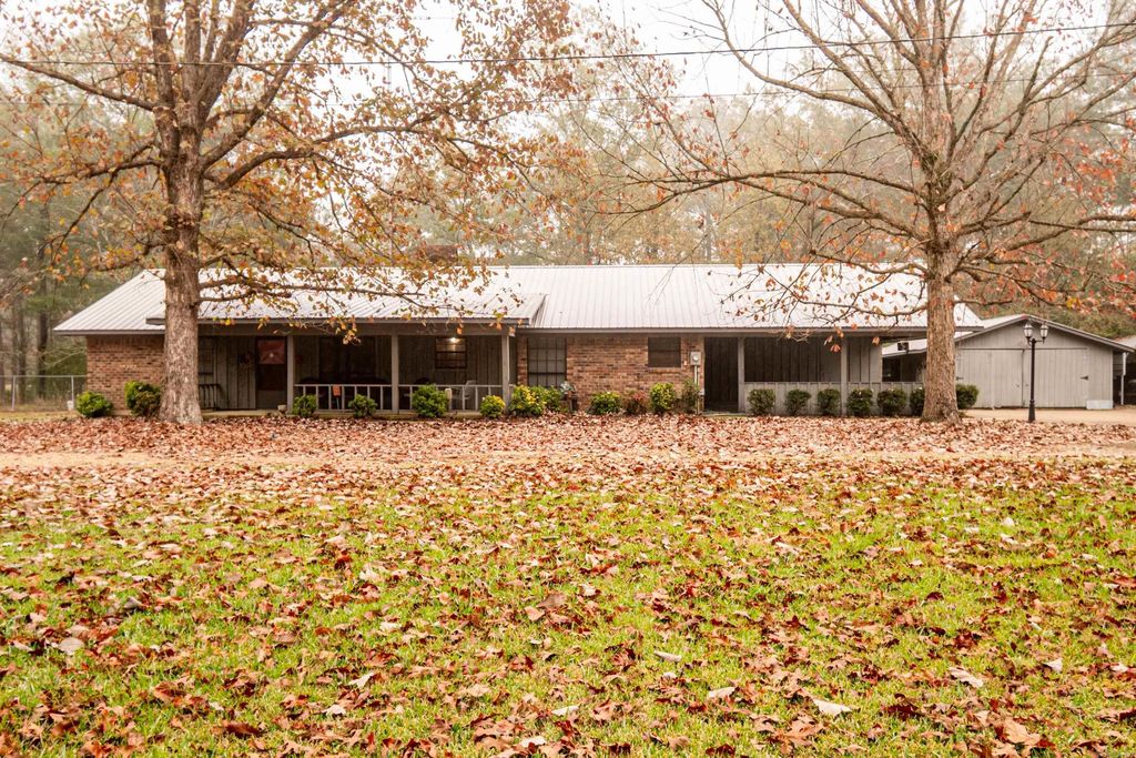 2095 N 2nd St, Felsenthal, AR 71747