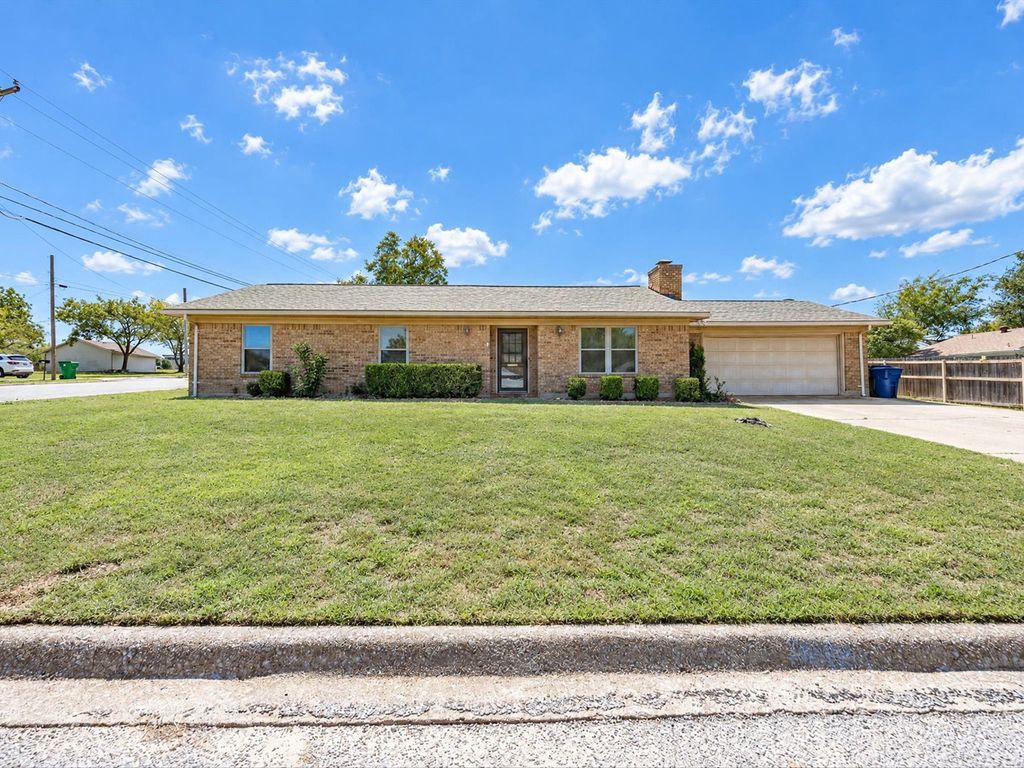 101 W Park Street, Decatur, TX 76234 — photo 2