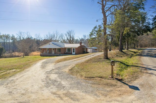 2134 Old Furnace Rd, Decaturville, TN 38329