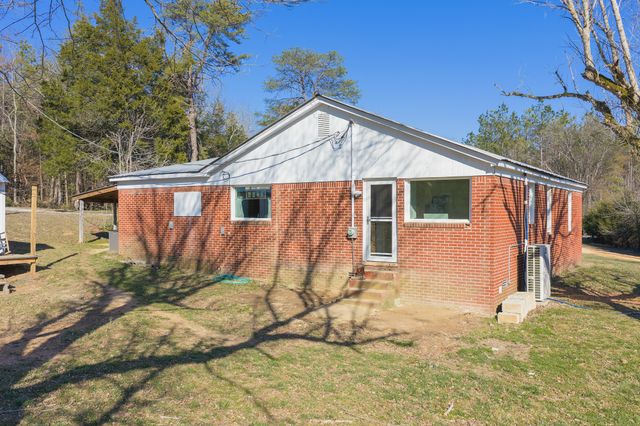 2134 Old Furnace Rd, Decaturville, TN 38329