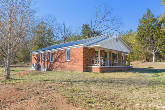 2134 Old Furnace Rd, Decaturville, TN 38329