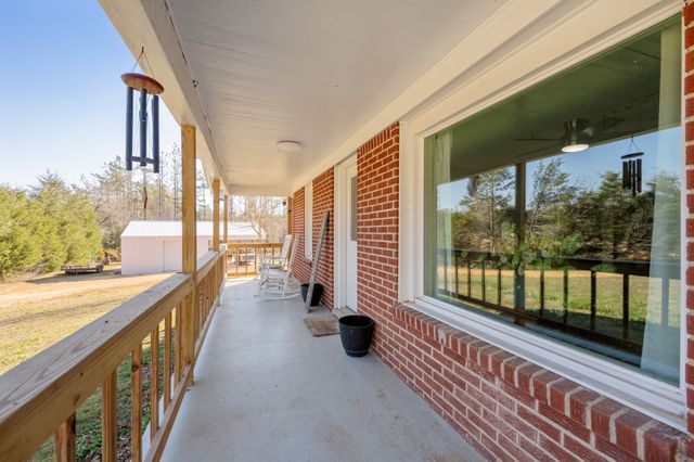 2134 Old Furnace Rd, Decaturville, TN 38329