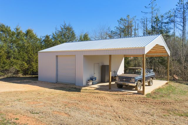 2134 Old Furnace Rd, Decaturville, TN 38329