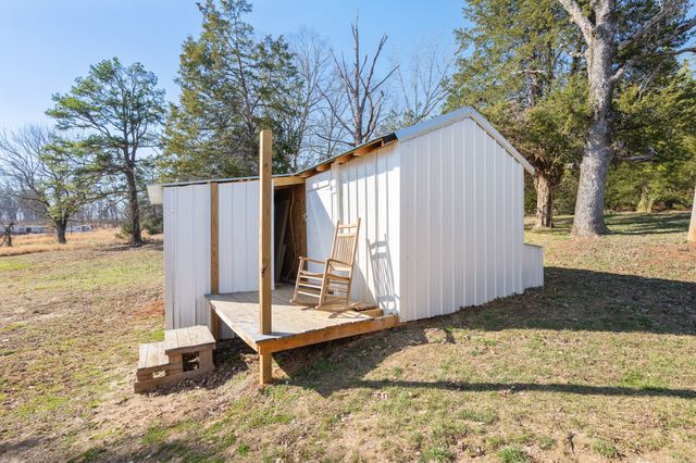 2134 Old Furnace Rd, Decaturville, TN 38329