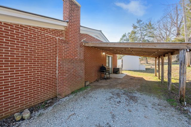 2134 Old Furnace Rd, Decaturville, TN 38329