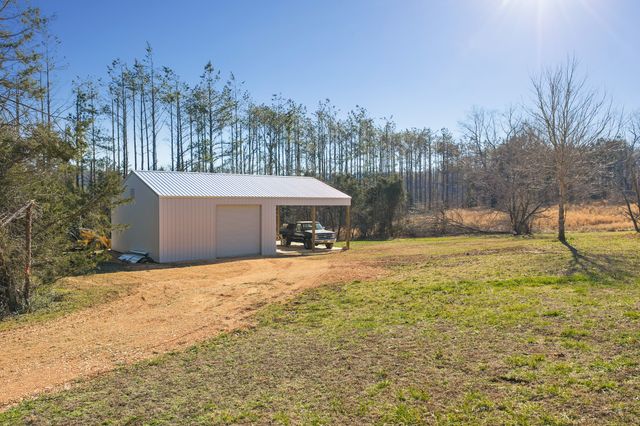 2134 Old Furnace Rd, Decaturville, TN 38329