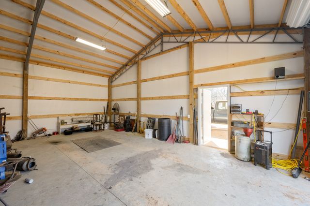 2134 Old Furnace Rd, Decaturville, TN 38329