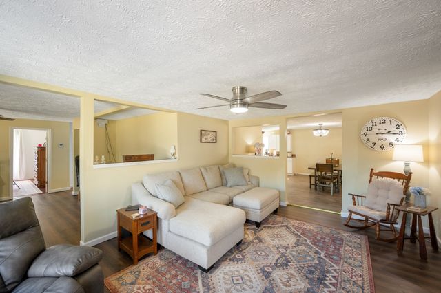 2134 Old Furnace Rd, Decaturville, TN 38329