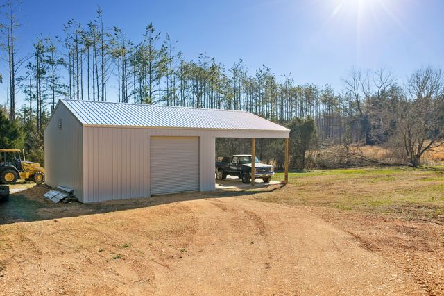 2134 Old Furnace Rd, Decaturville, TN 38329