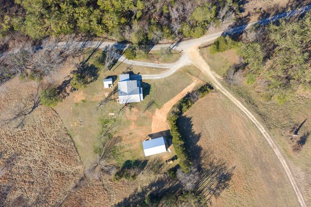 2134 Old Furnace Rd, Decaturville, TN 38329