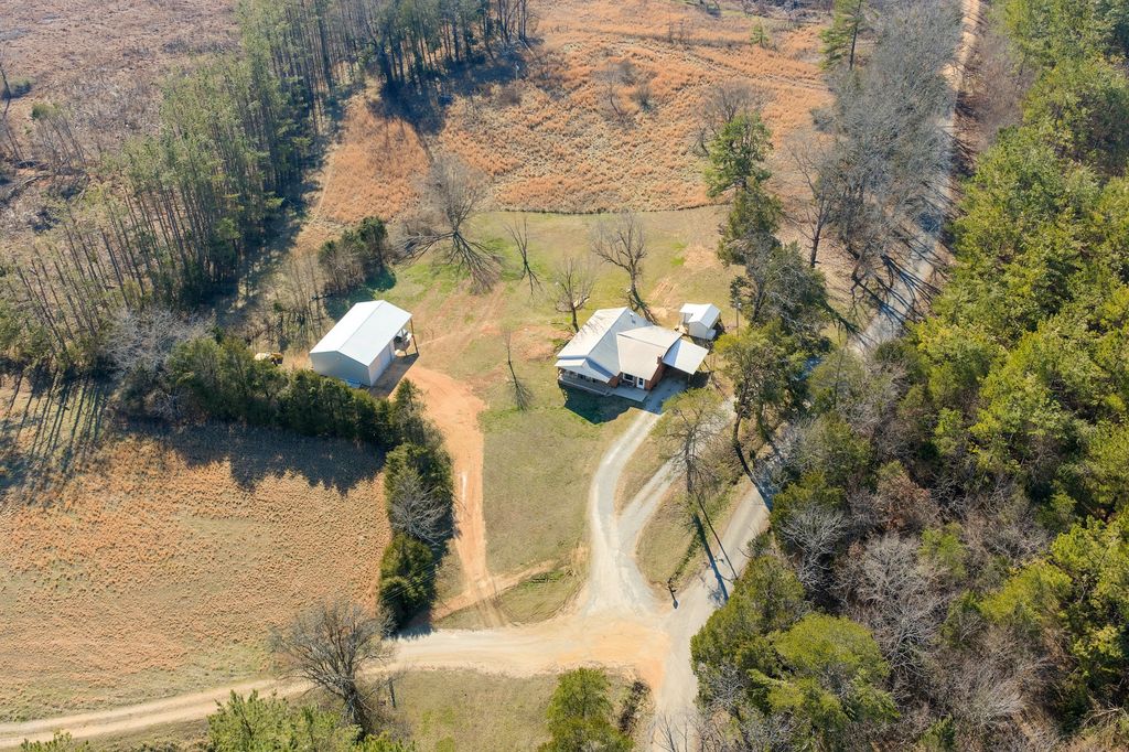 2134 Old Furnace Rd, Decaturville, TN 38329