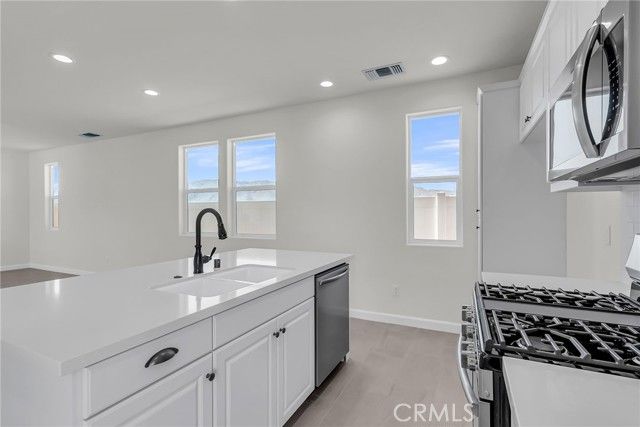 7408 Desert Sky Drive, Yucca Valley, CA 92284